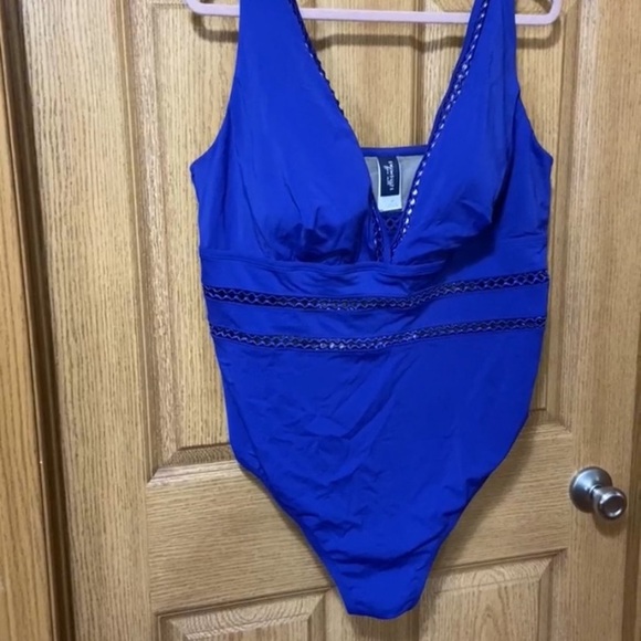 New One-Piece Swimsuit with Mesh
Cut Out Details Plus Size 26
Swimsuits For All - Picture 1 of 4